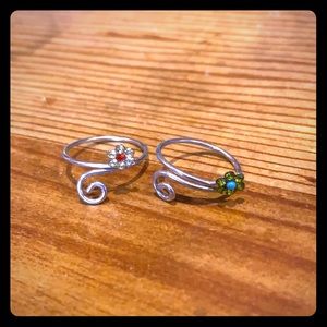 2 flower toe rings